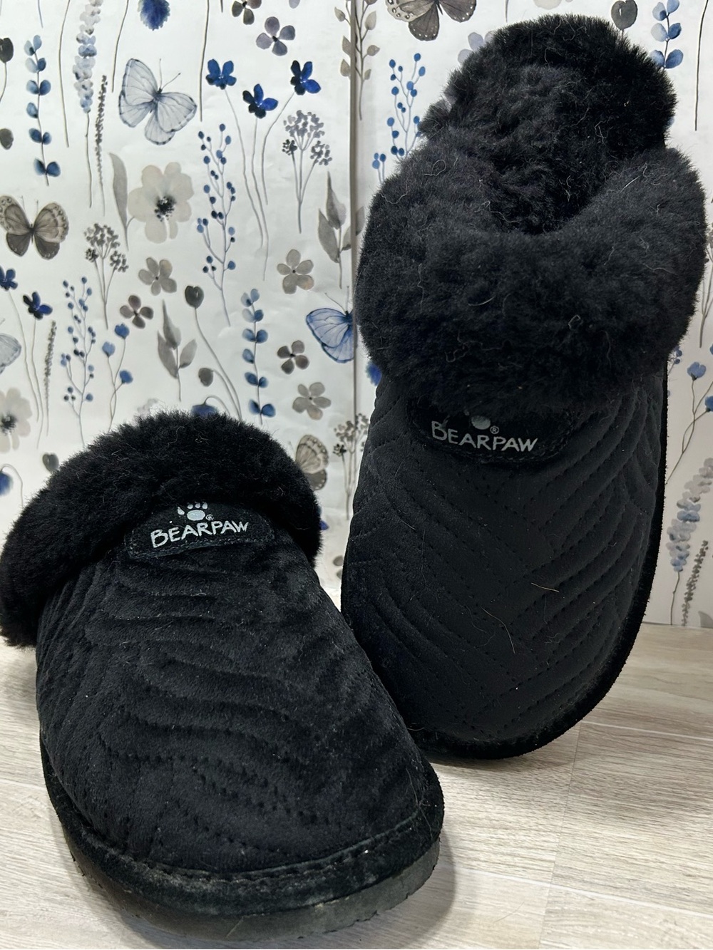 Bearpaw black slip-on clog slippers - Picture 2 of 3